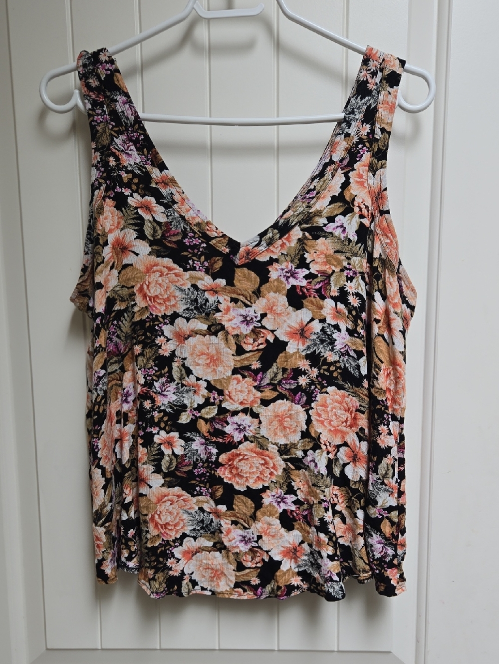 Torrid Plus size 00 Women’s Floral V-Neck Tank Top Shirt - Black Peach Pink